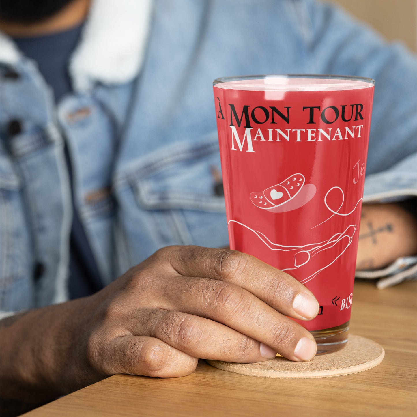 verre-bisou-magique-main1